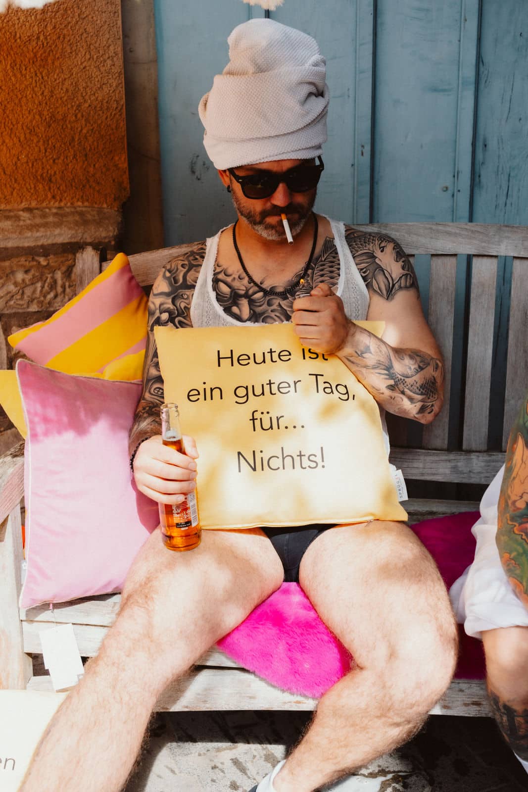 Kissenhülle mit Spruch 'Heute ist ein guter Tag, für...Nichts!', Größe ca. 40x40cm, individuell gestaltbar von Stoffwechsel Design – Bild 4