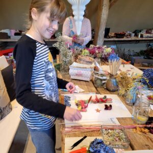 Kranz binden am Kindergeburtstag