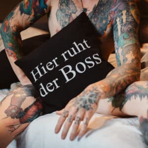 Kissenhülle mit Spruch 'Hier ruht der Boss', Größe ca. 40x40cm